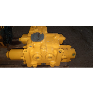 7096111701 KOMATSU 709-61-11701 Клапан управления отвалом D375-5